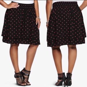 Torrid tiered novelty lip print challis torrid stretch smocked band skirt size 0